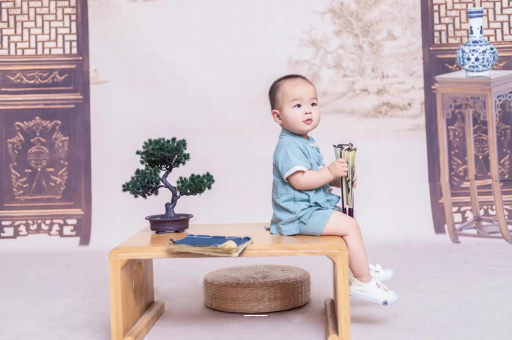 大兴安岭女宝宝换尿布